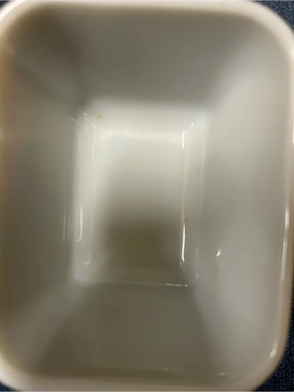 vintage Pyrex Homestead 501 small refrigerator storage dish featuring a speckled